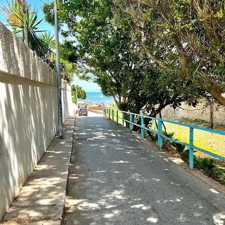 Con Gran Terraza Junto A La Playa * טורמולינוס