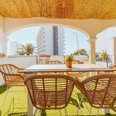 Con Gran Terraza Junto A La Playa Torremolinos